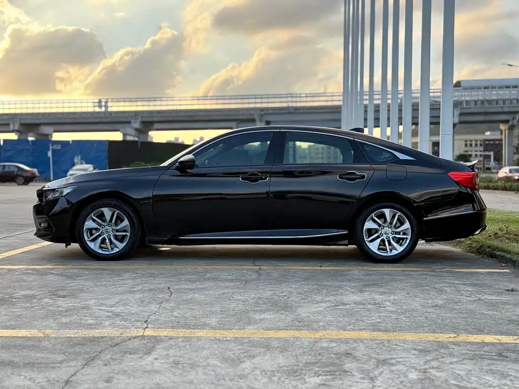 Honda Accord 2018 — фото 10
