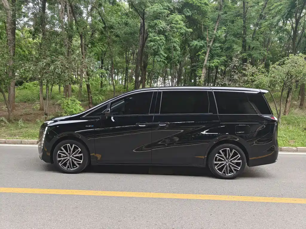GAC Motor E8 PHEV 2024 — фото 4