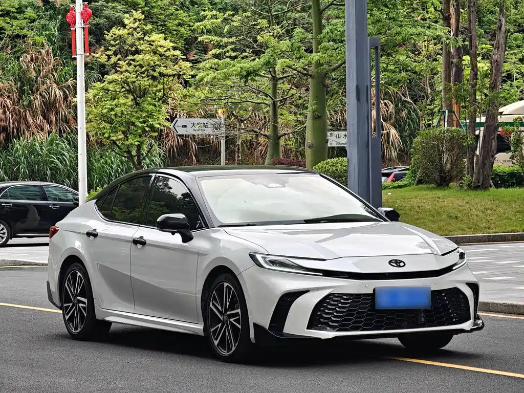 Toyota Camry 2025 — фото 3