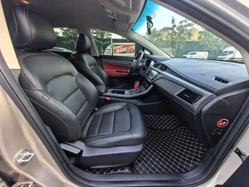 Geely Emgrand GS 2017 — фото 10