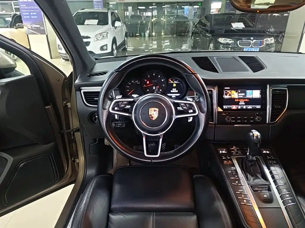 Porsche Macan 2016 — фото 11