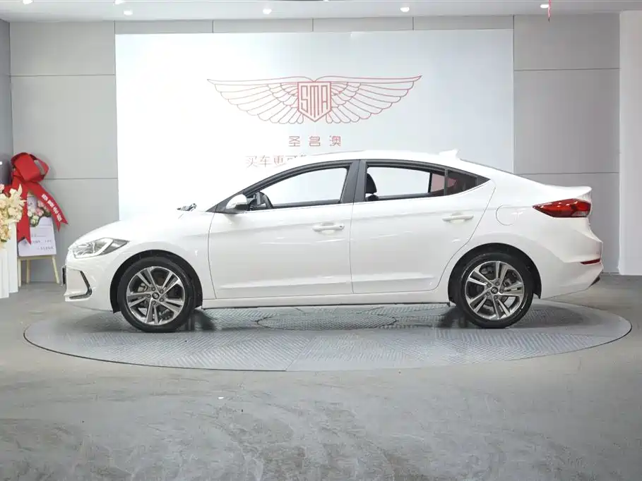 Hyundai Elantra 2017 — фото 15