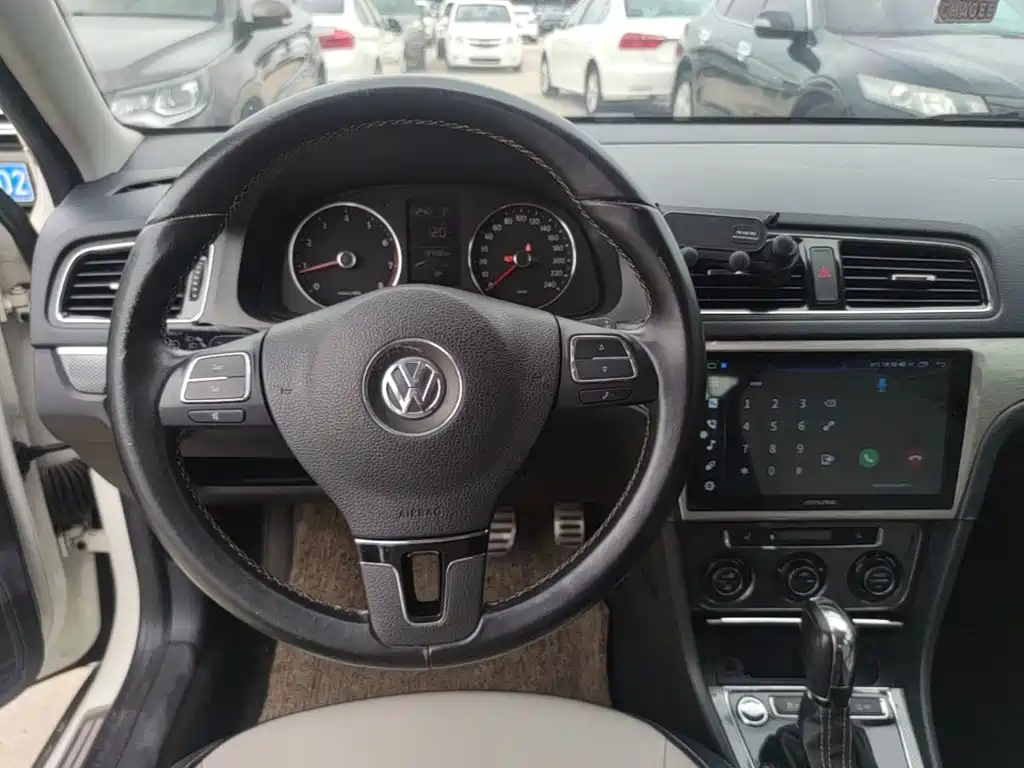 Volkswagen Cross Lavida 2015 — фото 11