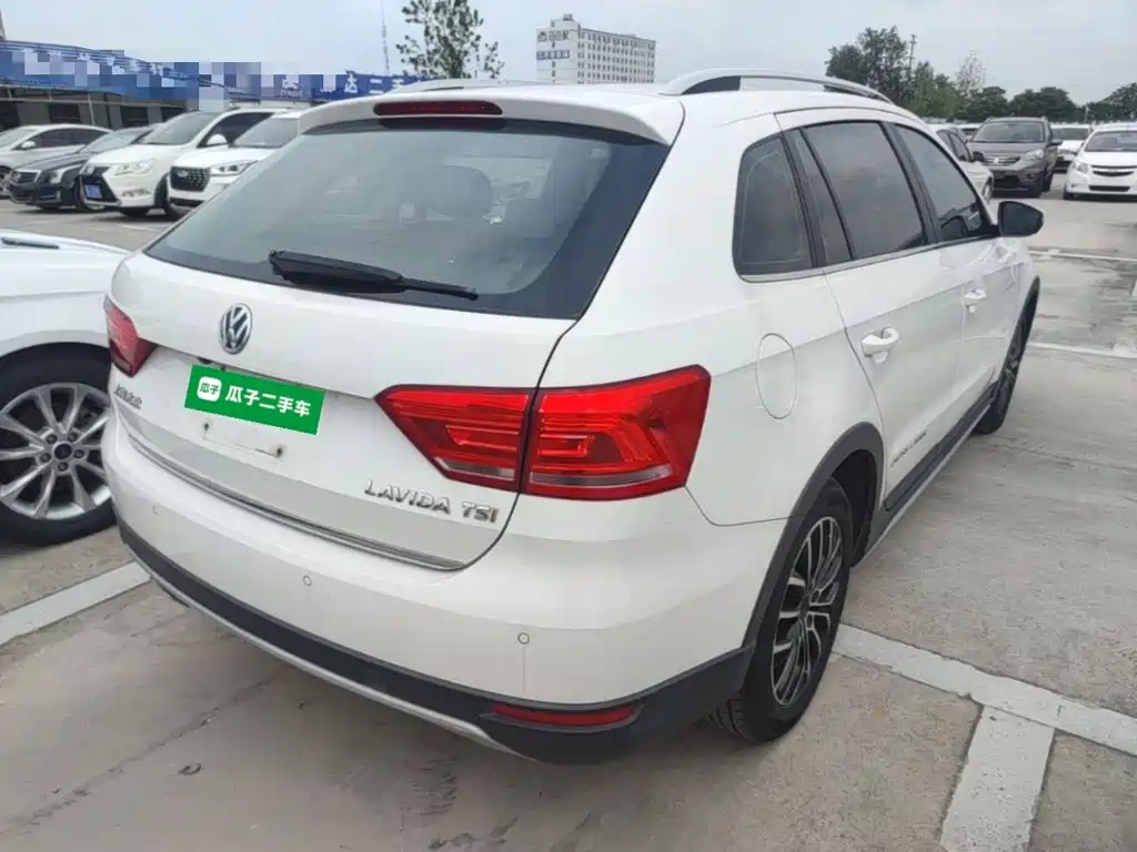 Volkswagen Cross Lavida 2015