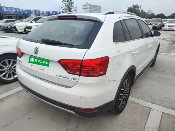 Volkswagen Cross Lavida 2015