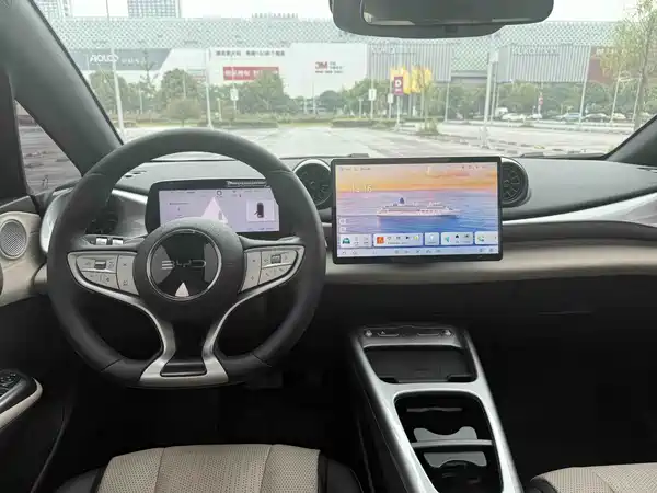BYD Dolphin 2025