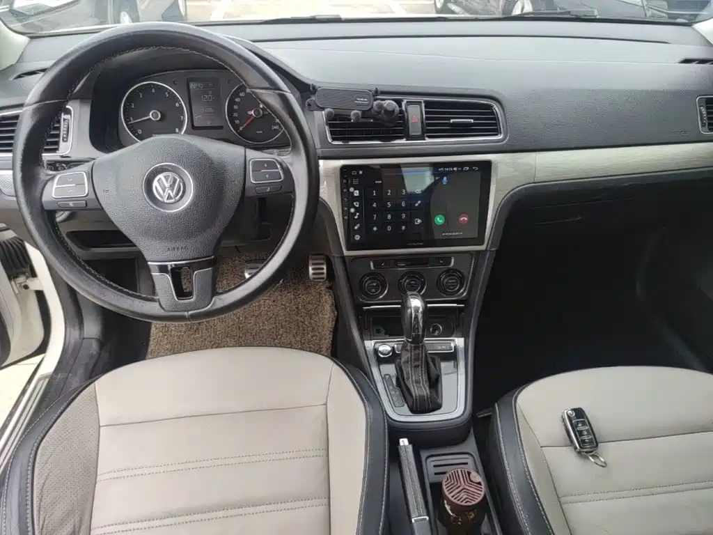 Volkswagen Cross Lavida 2015 — фото 10