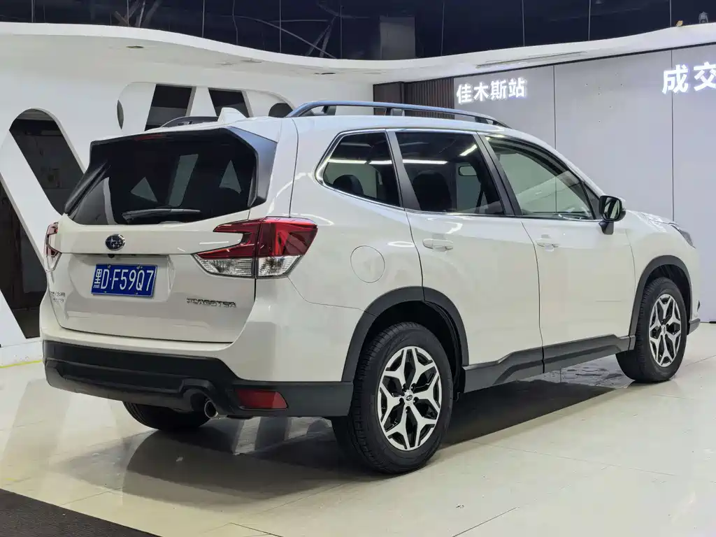 Subaru Forester 2022 — фото 8