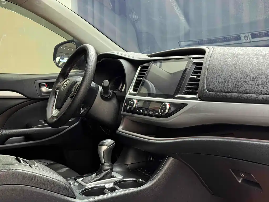 Toyota Highlander 2017 — фото 30