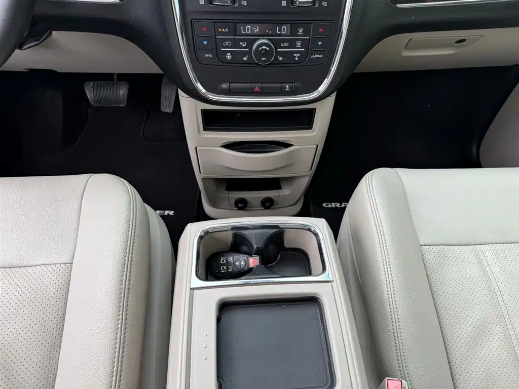 Chrysler Grand Voyager 2015 — фото 7