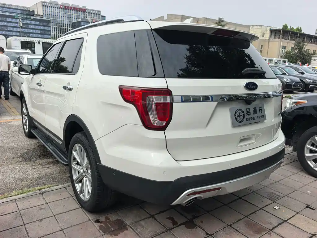 Ford Explorer 2017 — фото 16