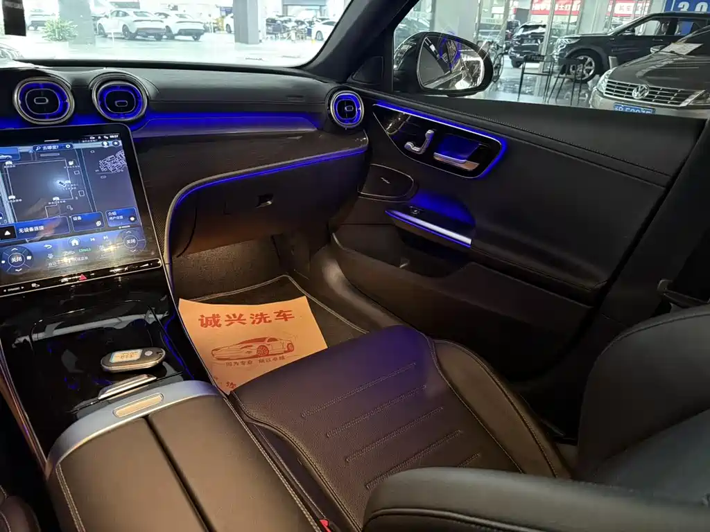 Mercedes-Benz C-Class 2023 — фото 12