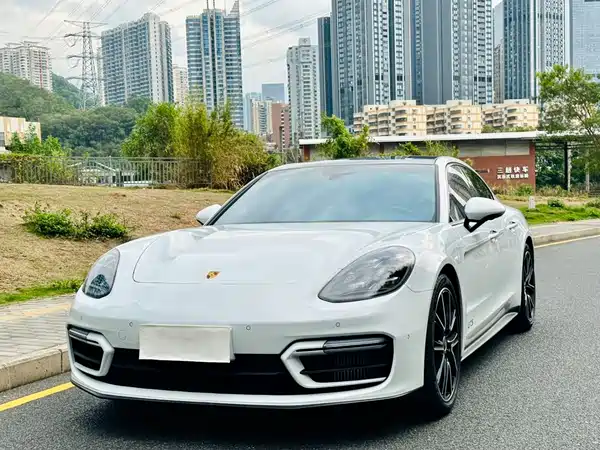 Porsche Panamera 2023