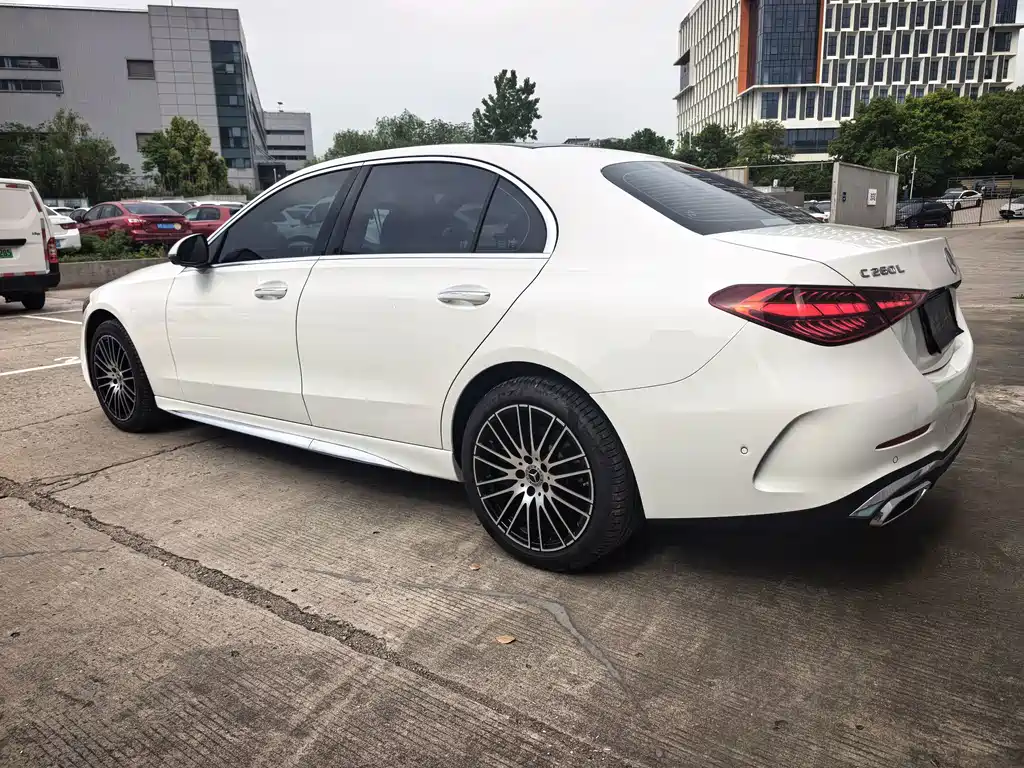 Mercedes-Benz C-Class 2025 — фото 11