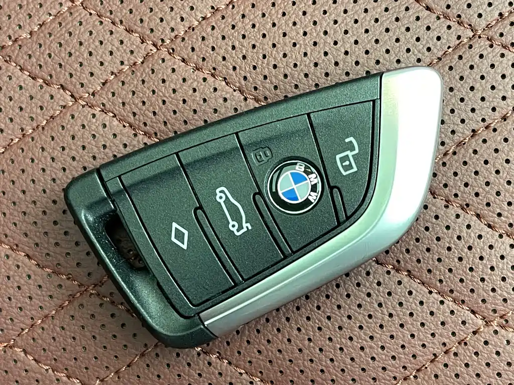 BMW 3 Series 2024 — фото 15