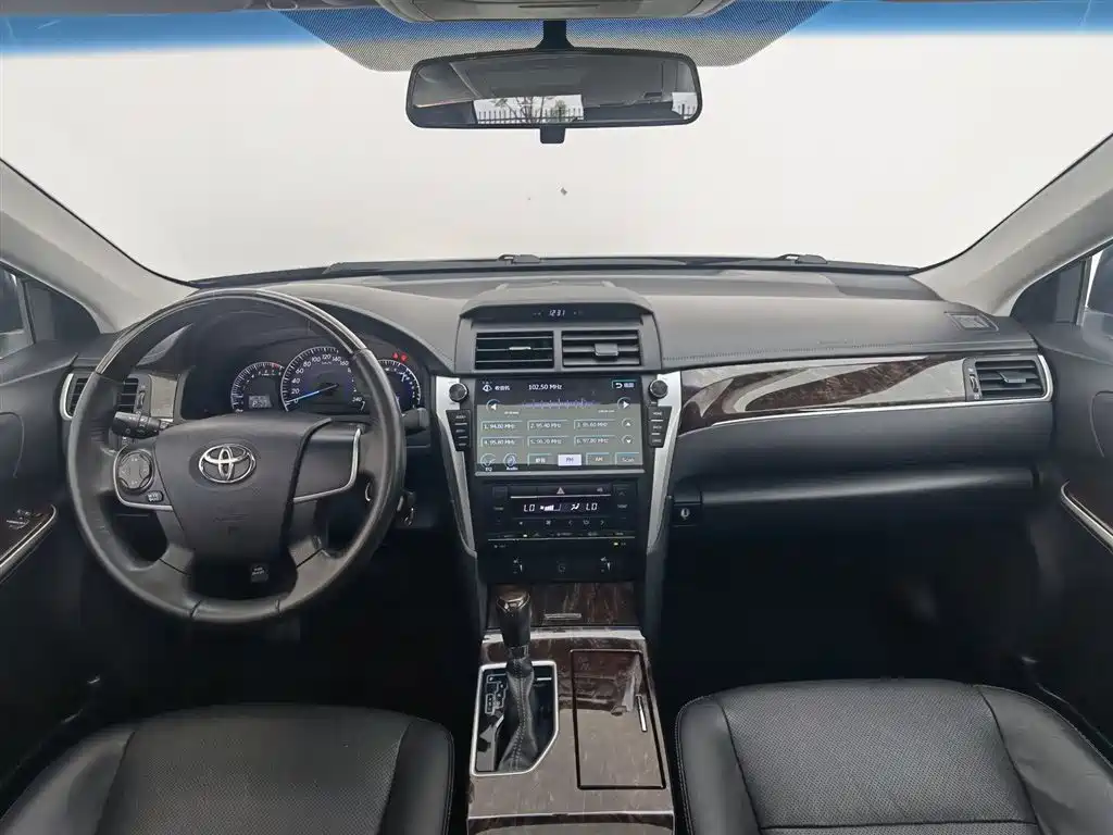 Toyota Camry 2017 — фото 5