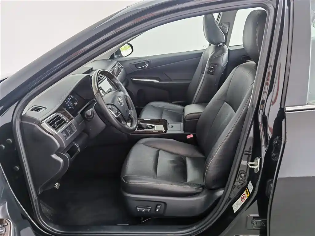 Toyota Camry 2017 — фото 10