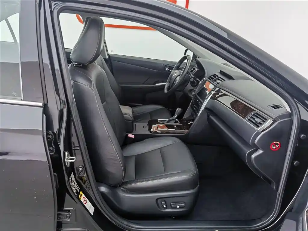 Toyota Camry 2017 — фото 23