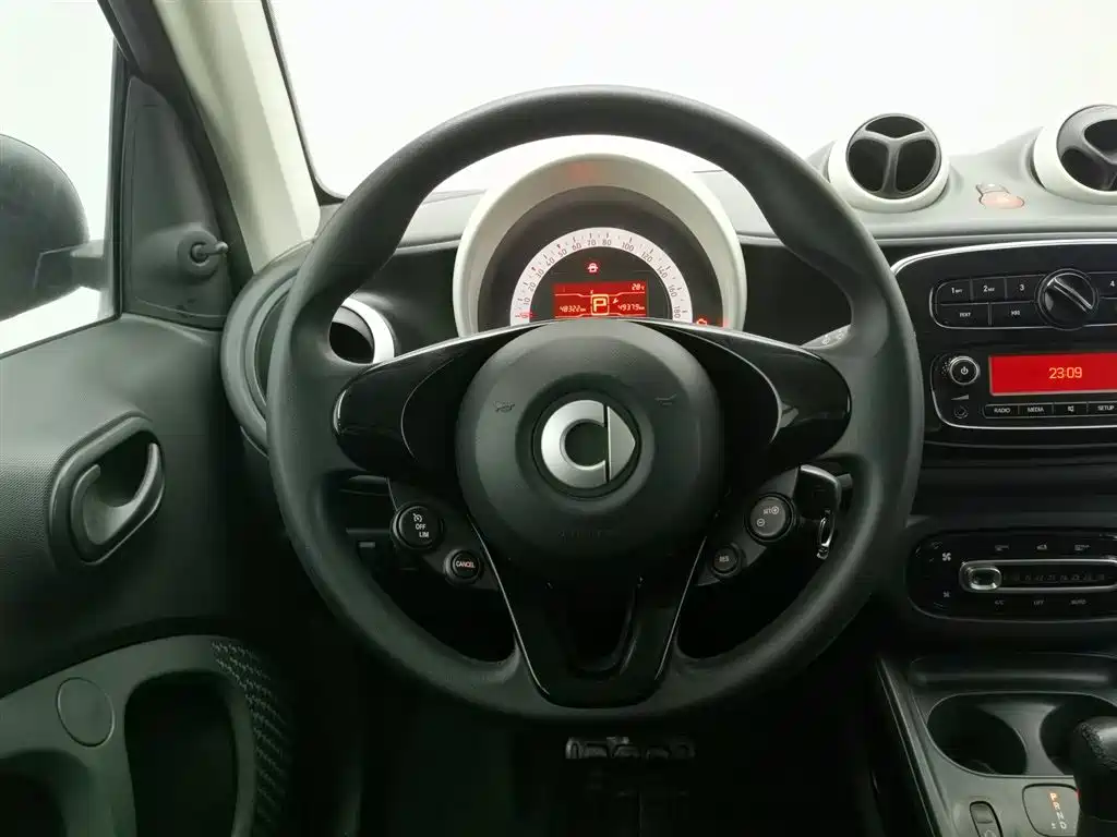 smart Fortwo 2017 — фото 11