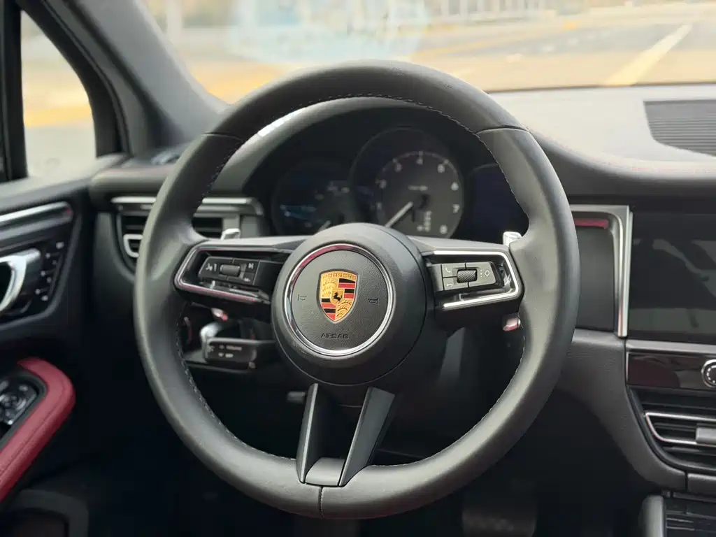 Porsche Macan 2022 — фото 11