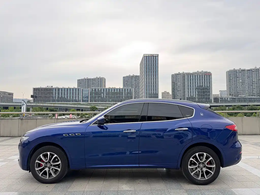 Maserati Levante 2018 — фото 11
