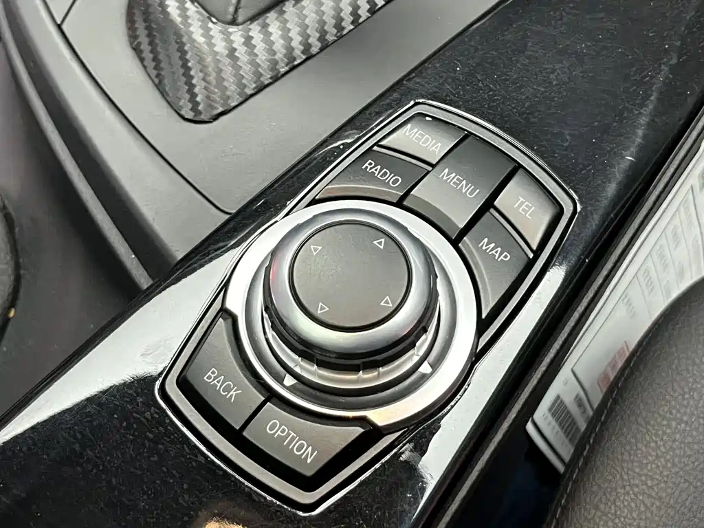 BMW 3 Series 2017 — фото 18