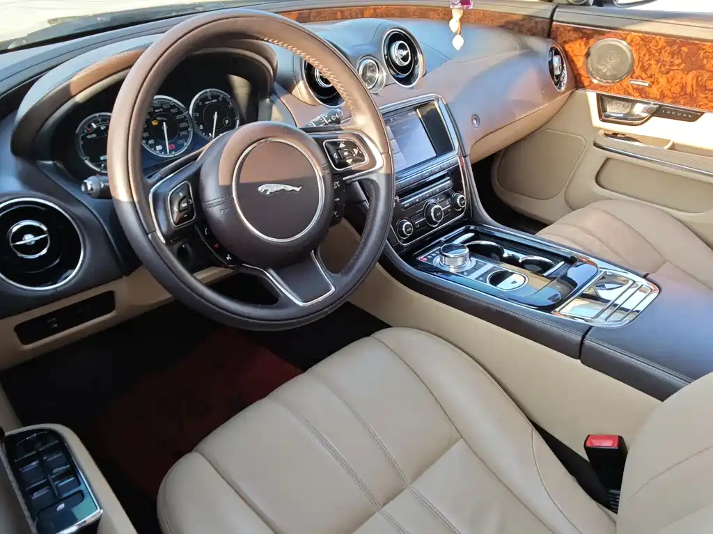 Jaguar XJ 2013 — фото 35