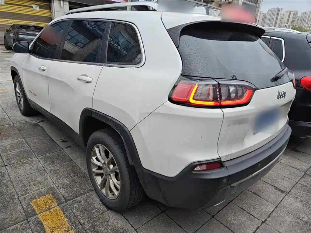 Jeep Cherokee 2019 — фото 22