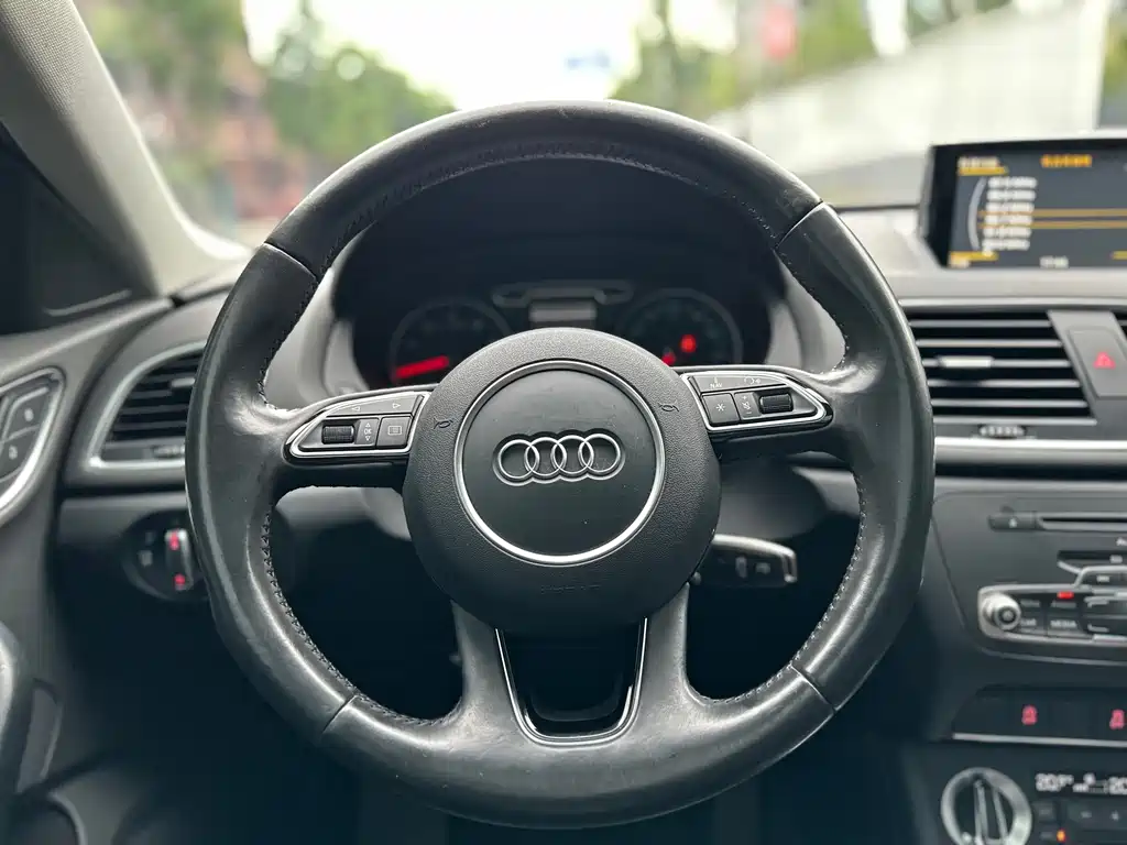 Audi Q3 2015 — фото 22