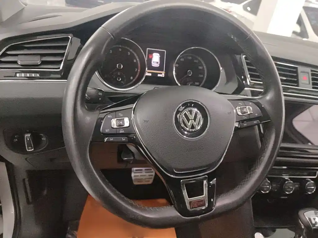 Volkswagen Tiguan L 2017 — фото 23