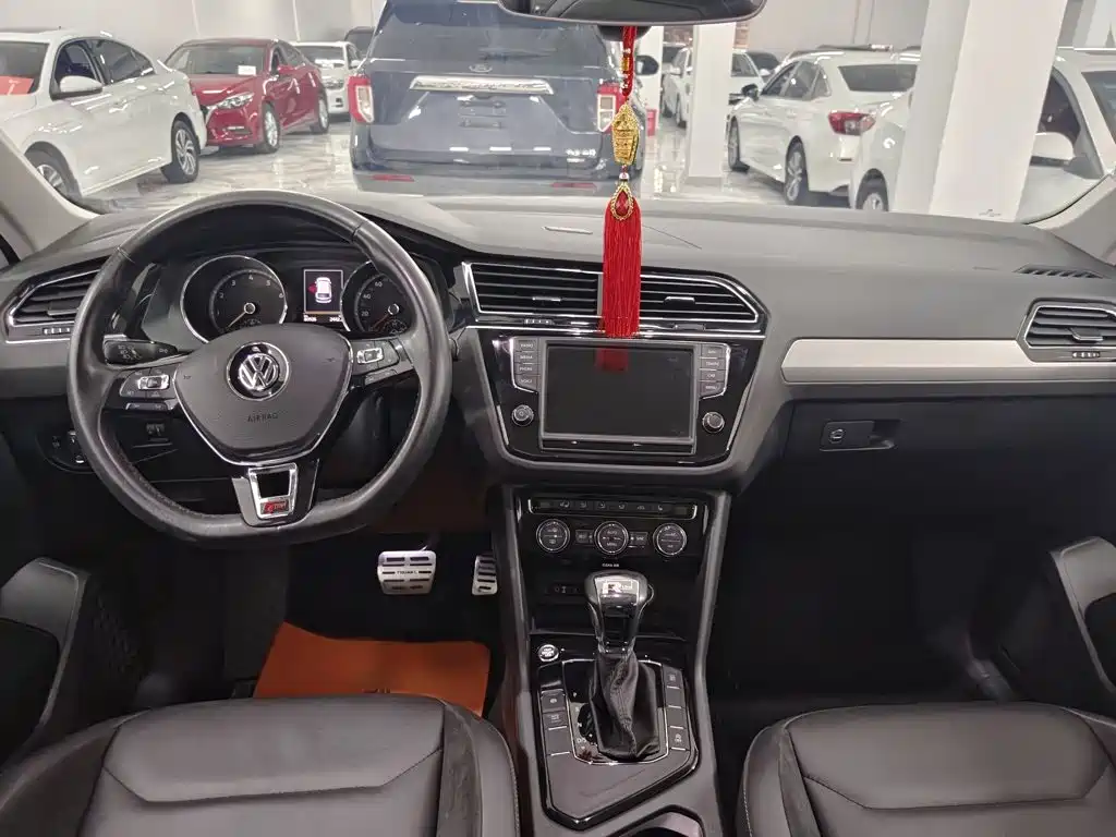 Volkswagen Tiguan L 2017 — фото 21