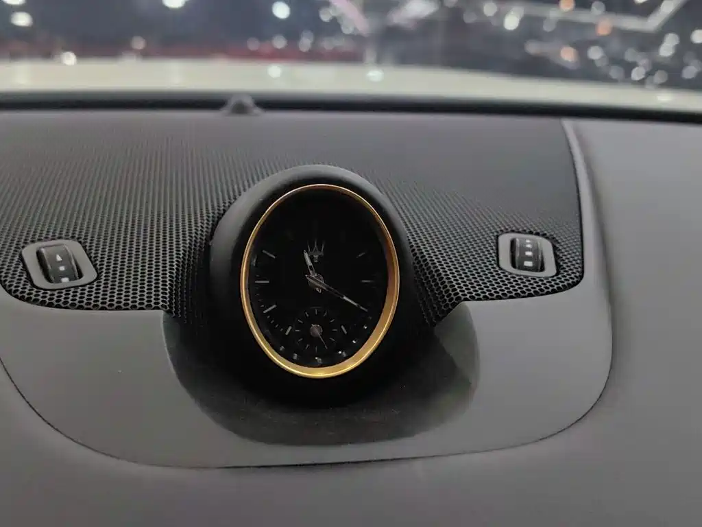 Maserati Levante 2019 — фото 20