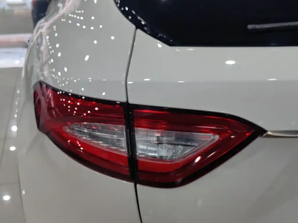 Maserati Levante 2019 — фото 22