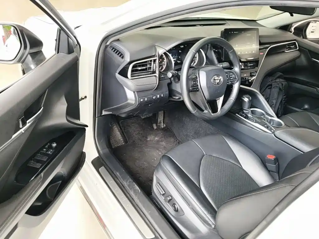 Toyota Camry 2023 — фото 16