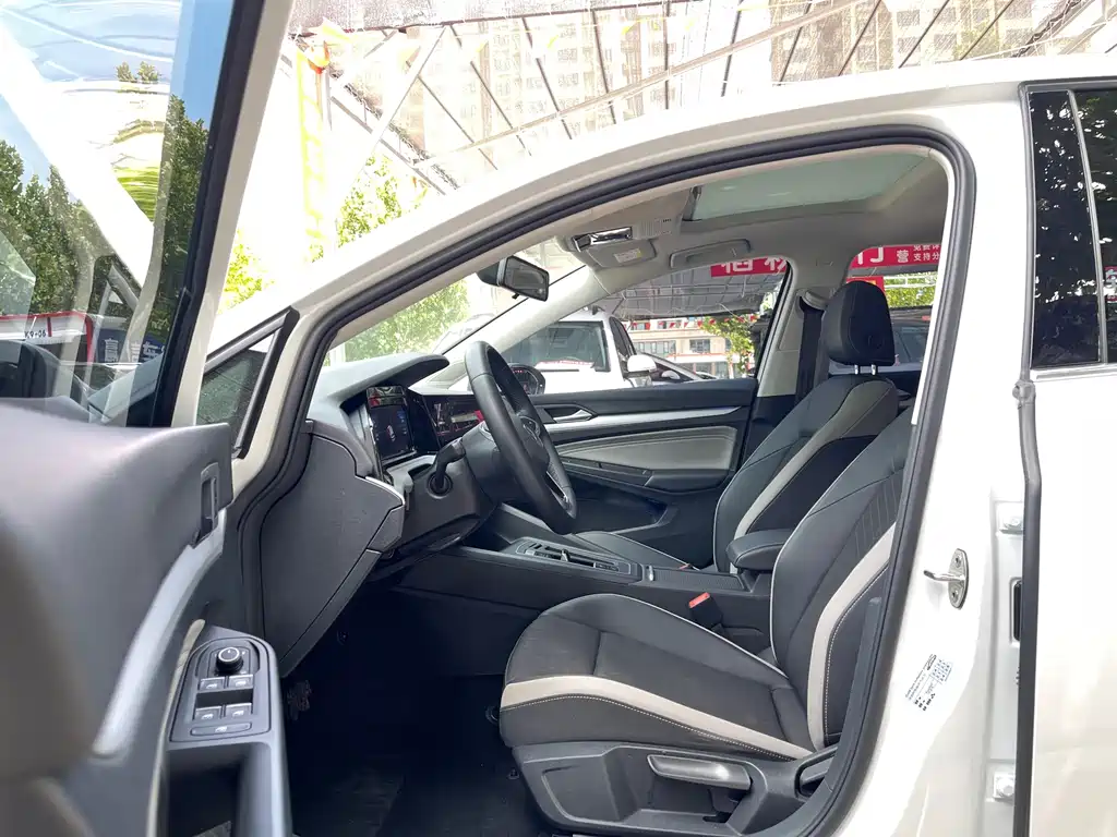 Volkswagen Golf 2022