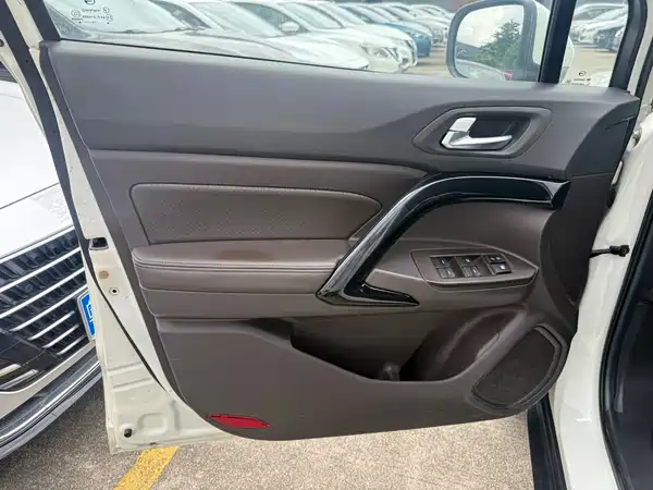 GAC Trumpchi GS4 2015