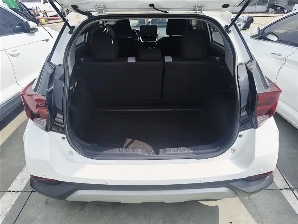 Toyota Yaris L 2020 — фото 19