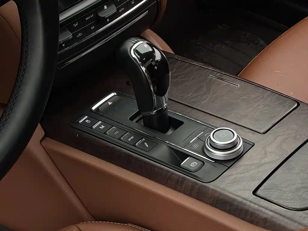 Maserati Quattroporte 2017 — фото 14