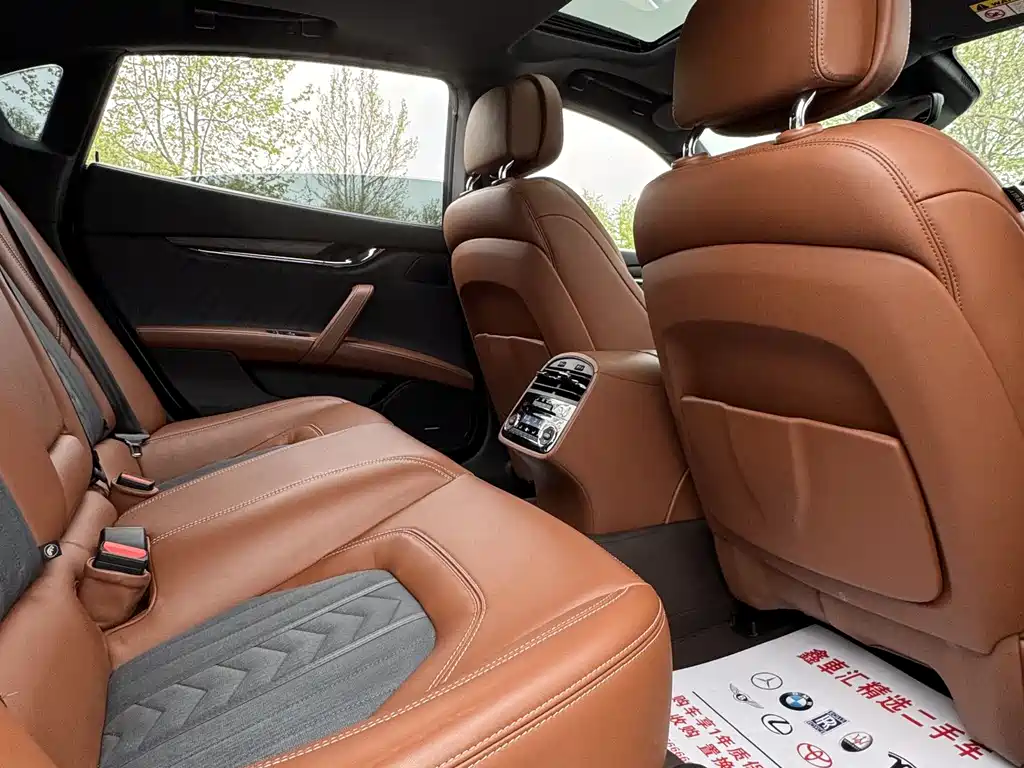 Maserati Quattroporte 2017 — фото 16
