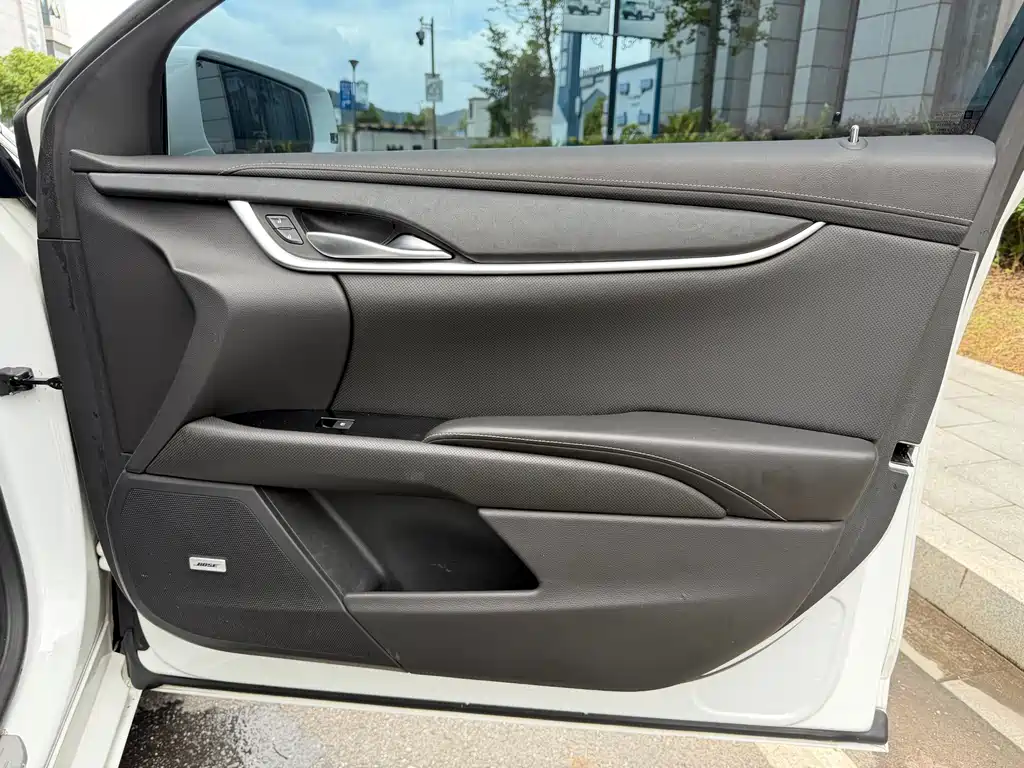 Cadillac XTS 2018 — фото 10