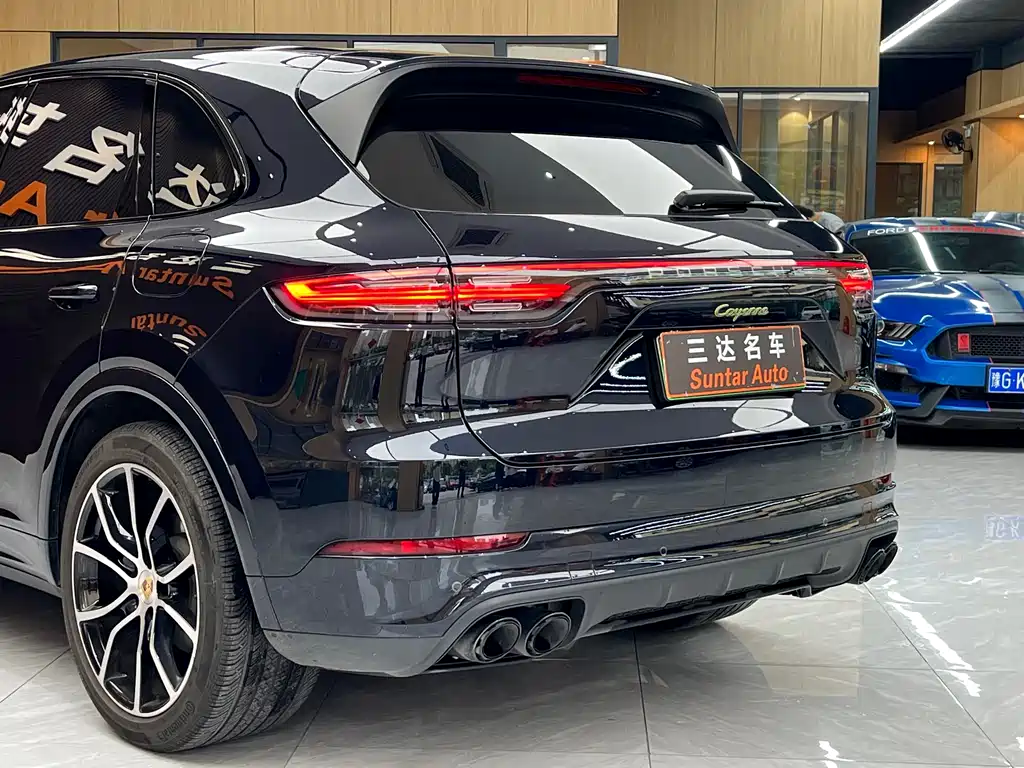 Porsche Cayenne Hybrid 2022 — фото 14