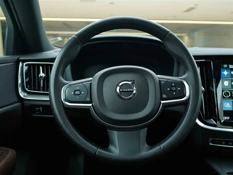 Volvo S60 2021 — фото 18