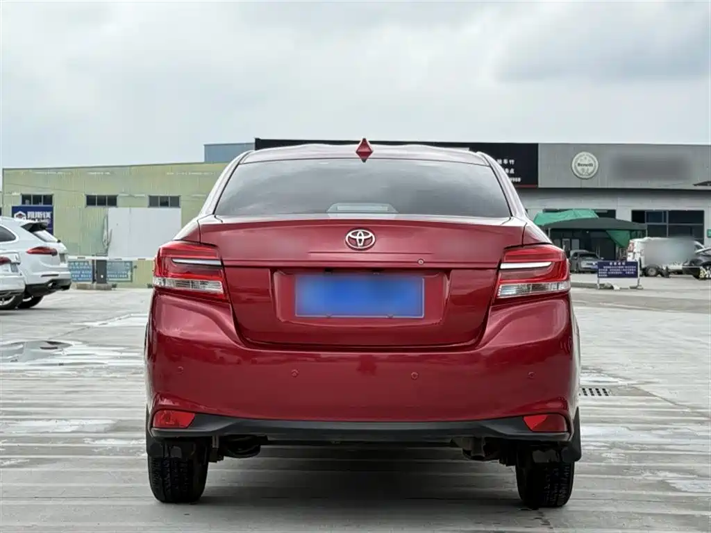 Toyota Yaris L 2019 — фото 18