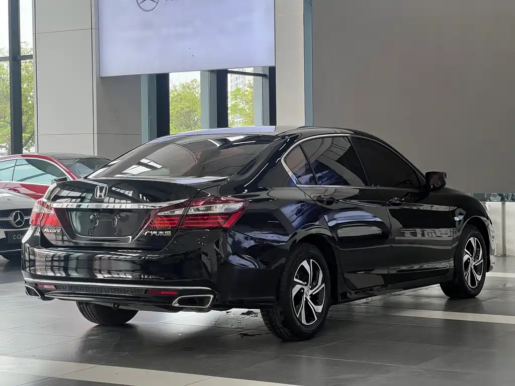 Honda Accord 2017 — фото 13