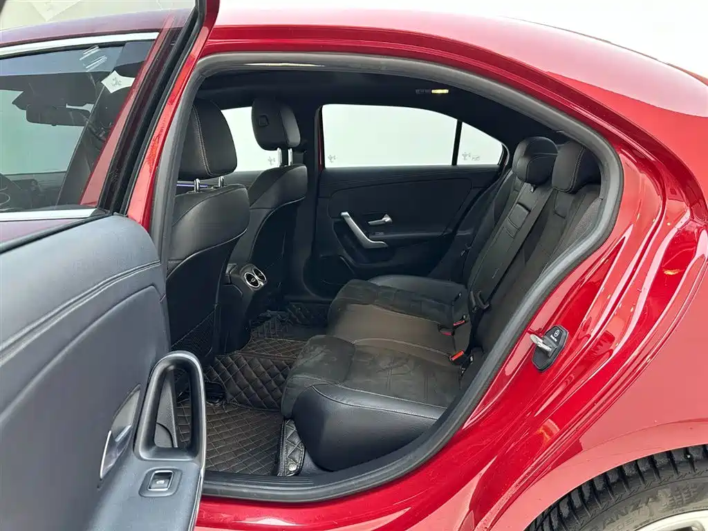Mercedes-Benz A-Class 2021 — фото 16