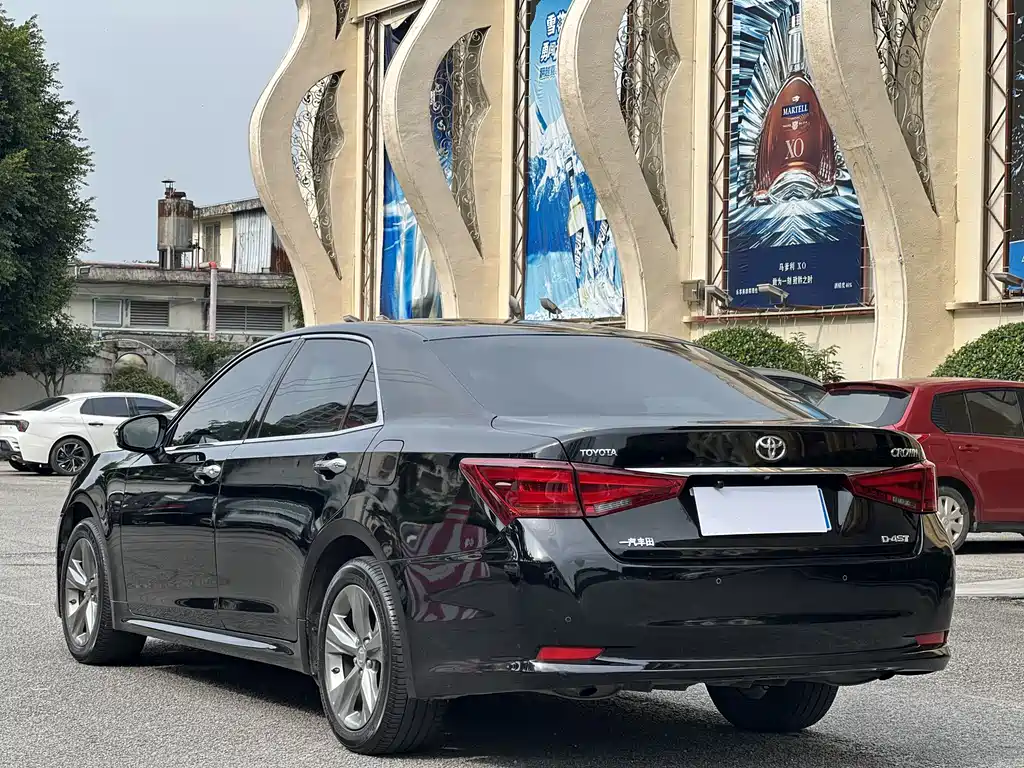 Toyota Crown 2016 — фото 17