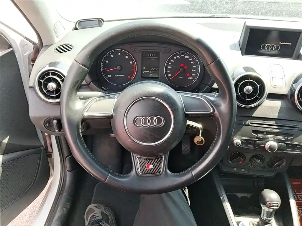 Audi A1 2015 — фото 11