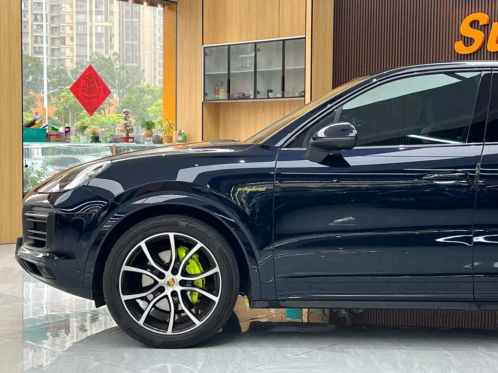 Porsche Cayenne Hybrid 2022 — фото 11
