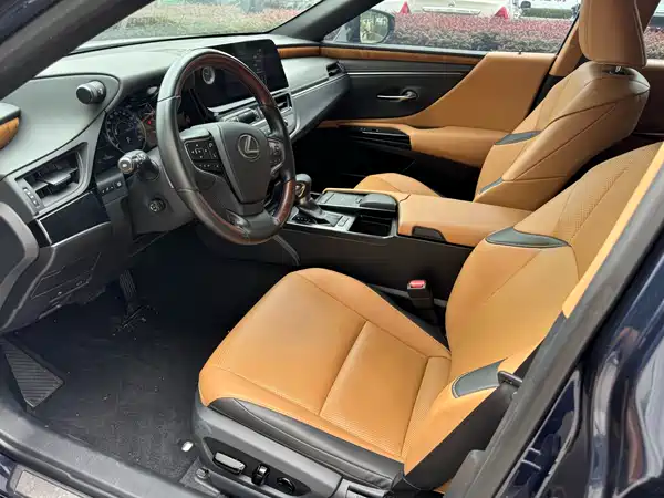 Lexus ES 2022
