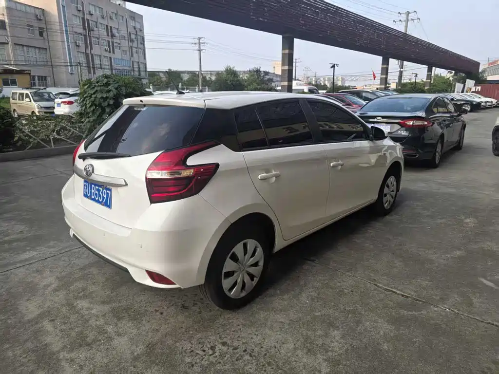 Toyota Yaris L 2022